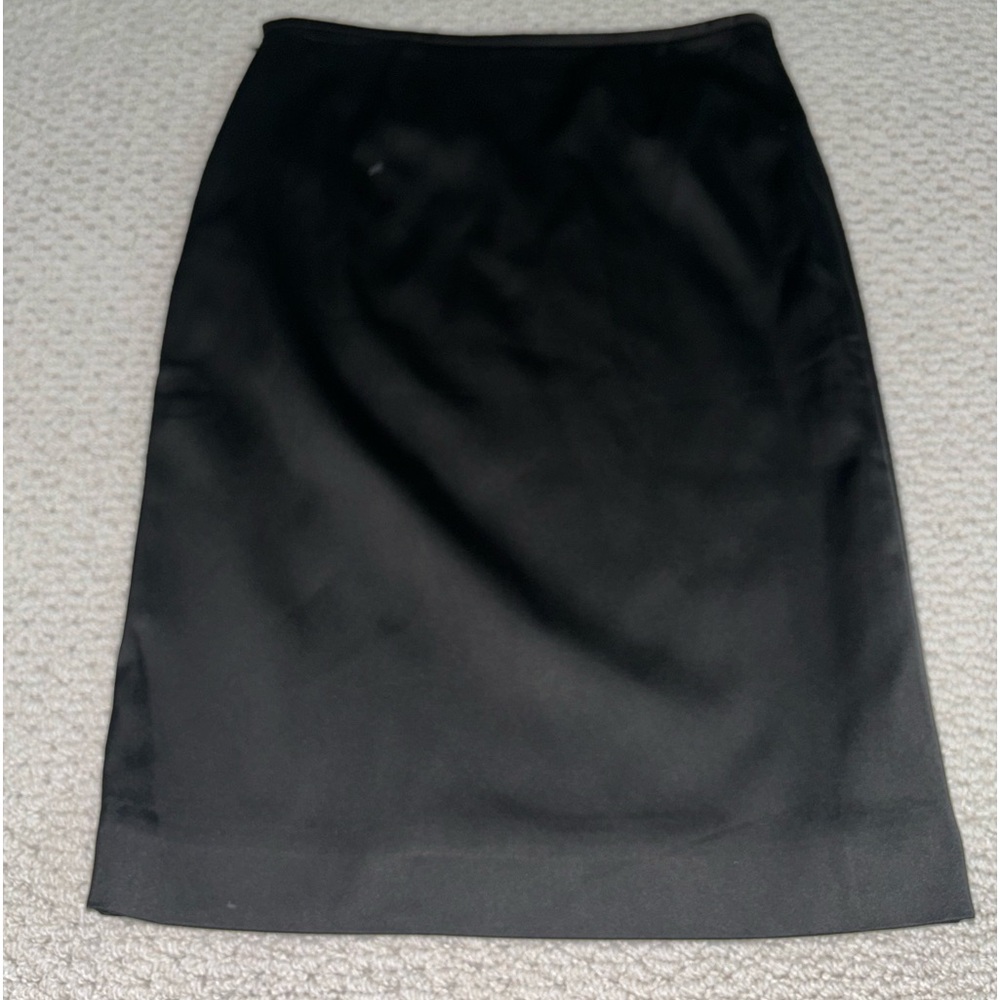 Whitehouse BlackMarket lined mid length skirt. Never worn. With tags, Size 0